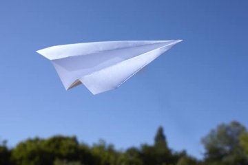 後楽園ホールの紙飛行機