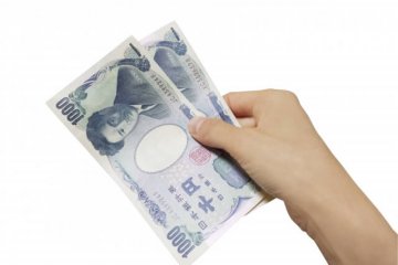 段平に小遣い渡す西